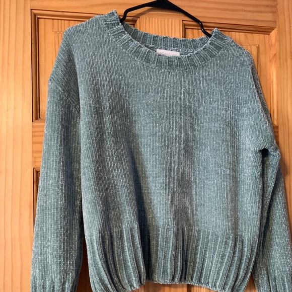 Sweater - Picture 2 of 3